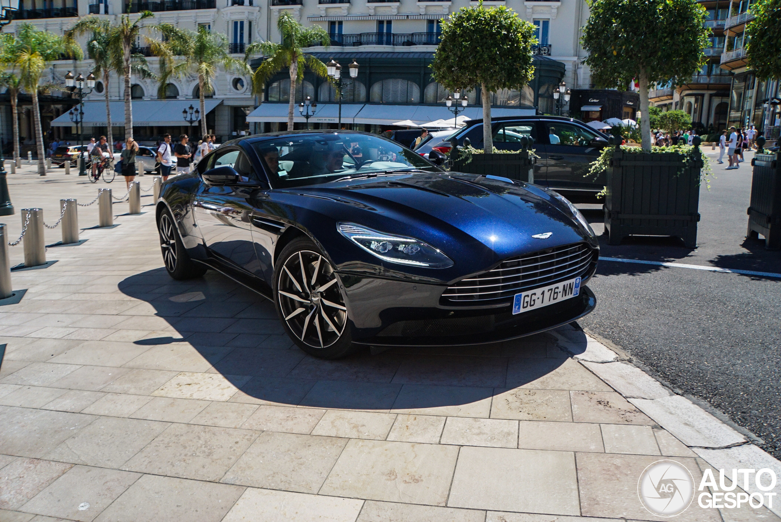 Aston Martin DB11