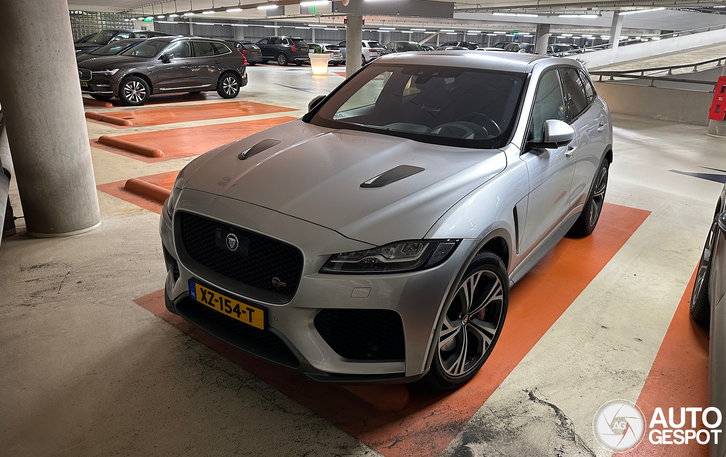 Jaguar F-PACE SVR