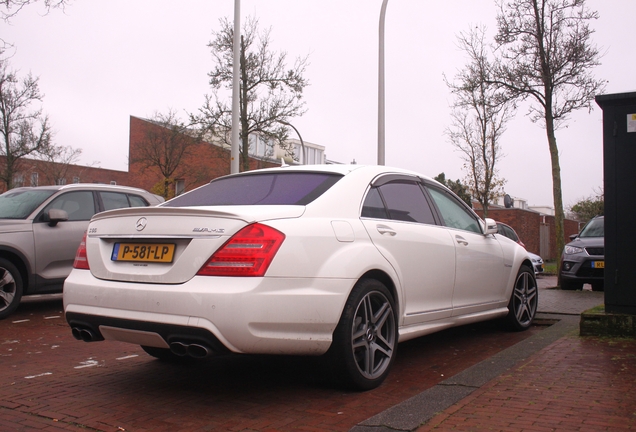 Mercedes-Benz S 65 AMG V221