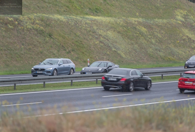 Porsche 992 Carrera 4 GTS