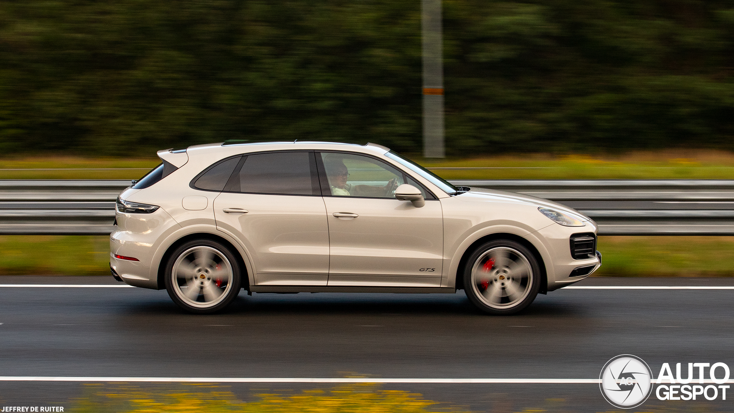 Porsche 9YA Cayenne GTS