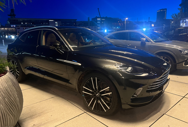 Aston Martin DBX