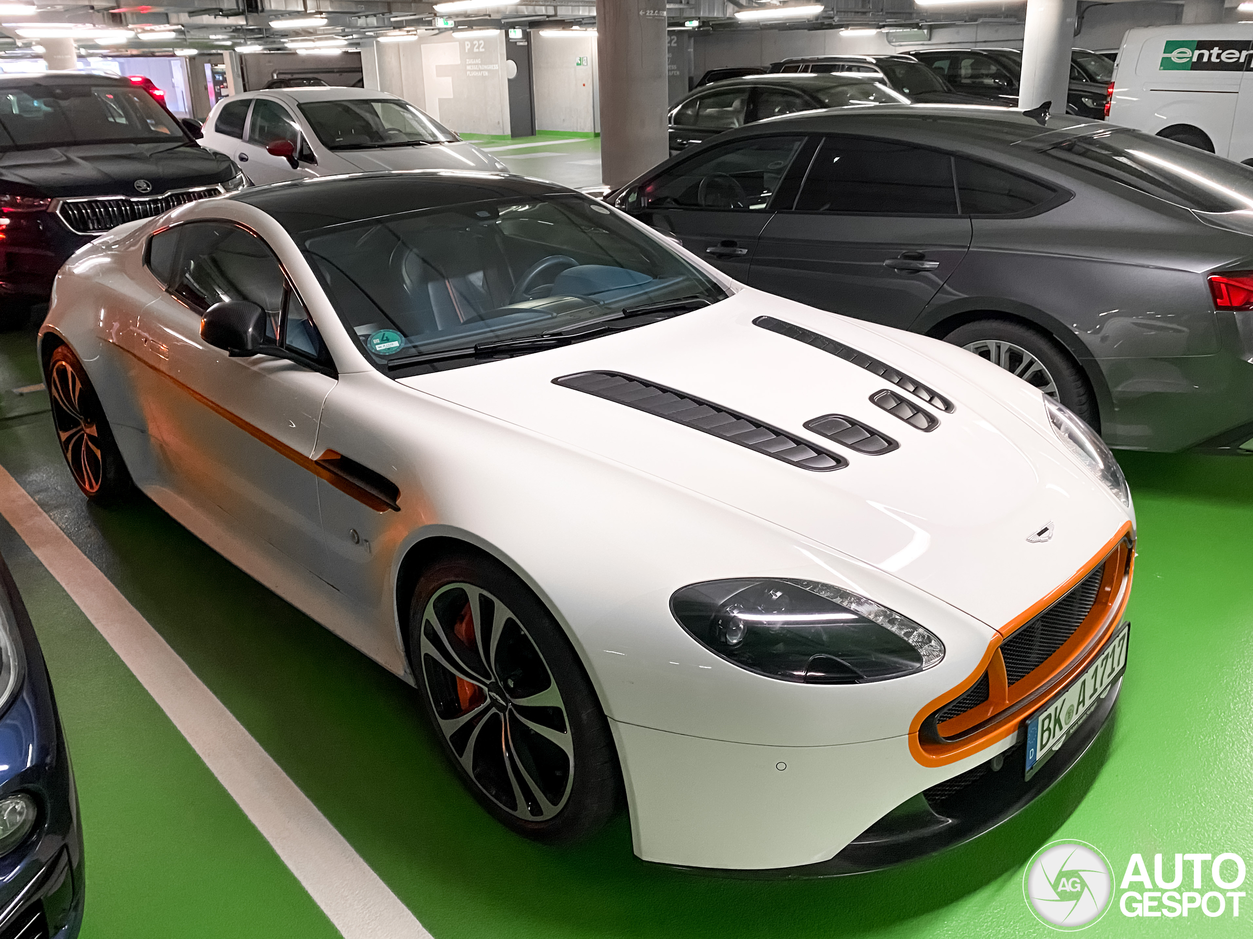 Aston Martin V12 Vantage S