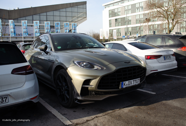 Aston Martin DBX707