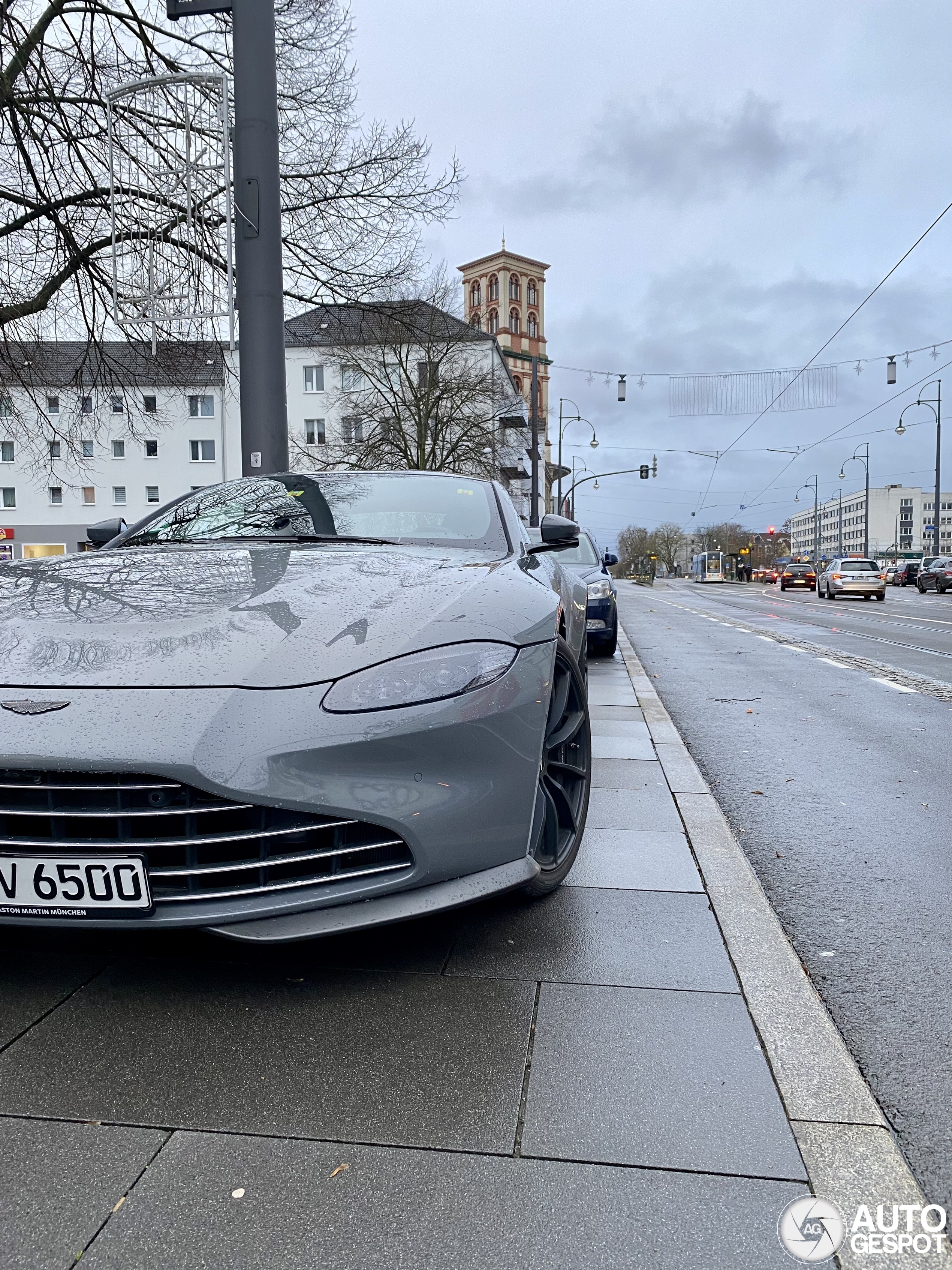 Aston Martin V8 Vantage 2018