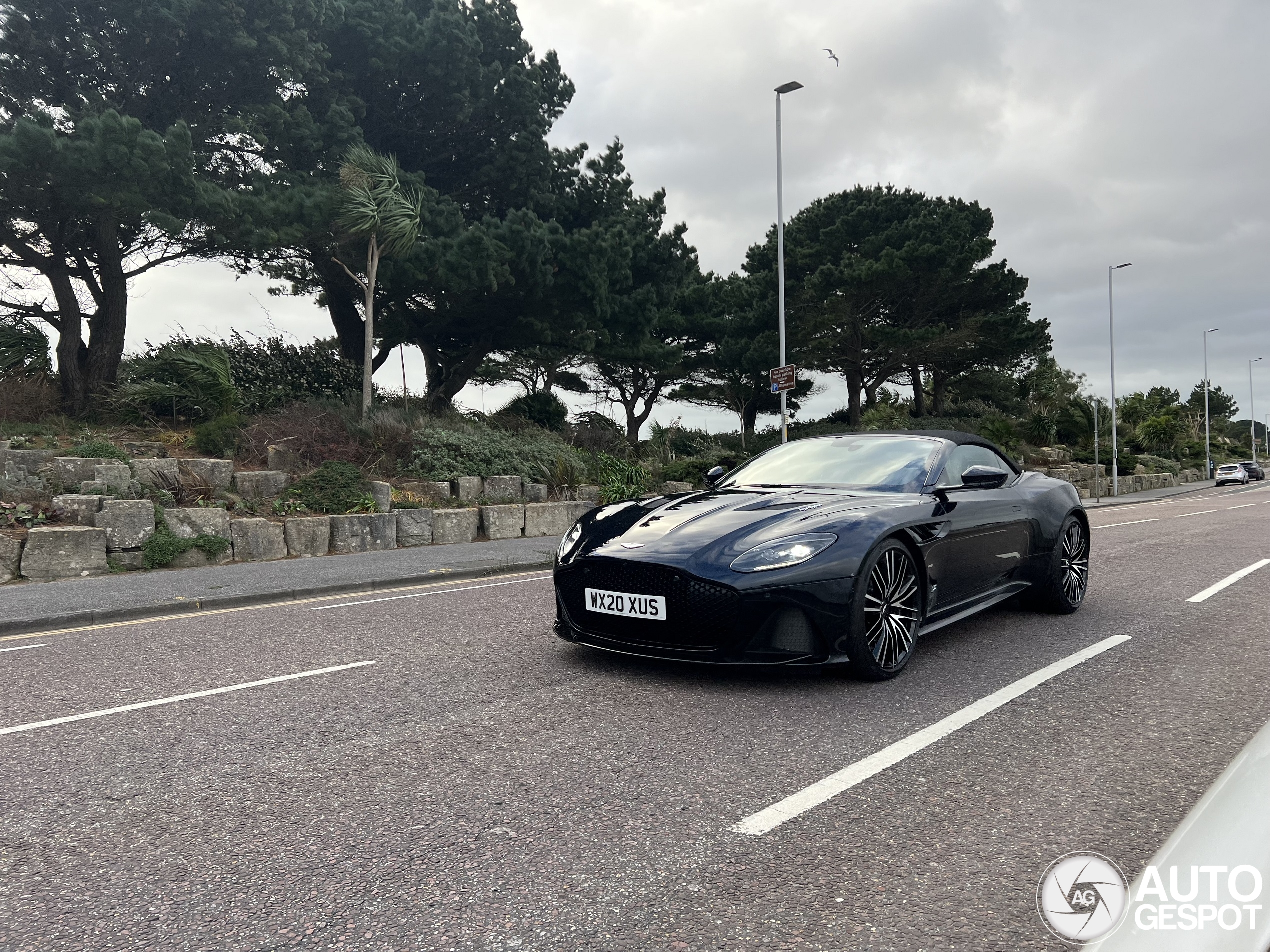 Aston Martin DBS Superleggera Volante