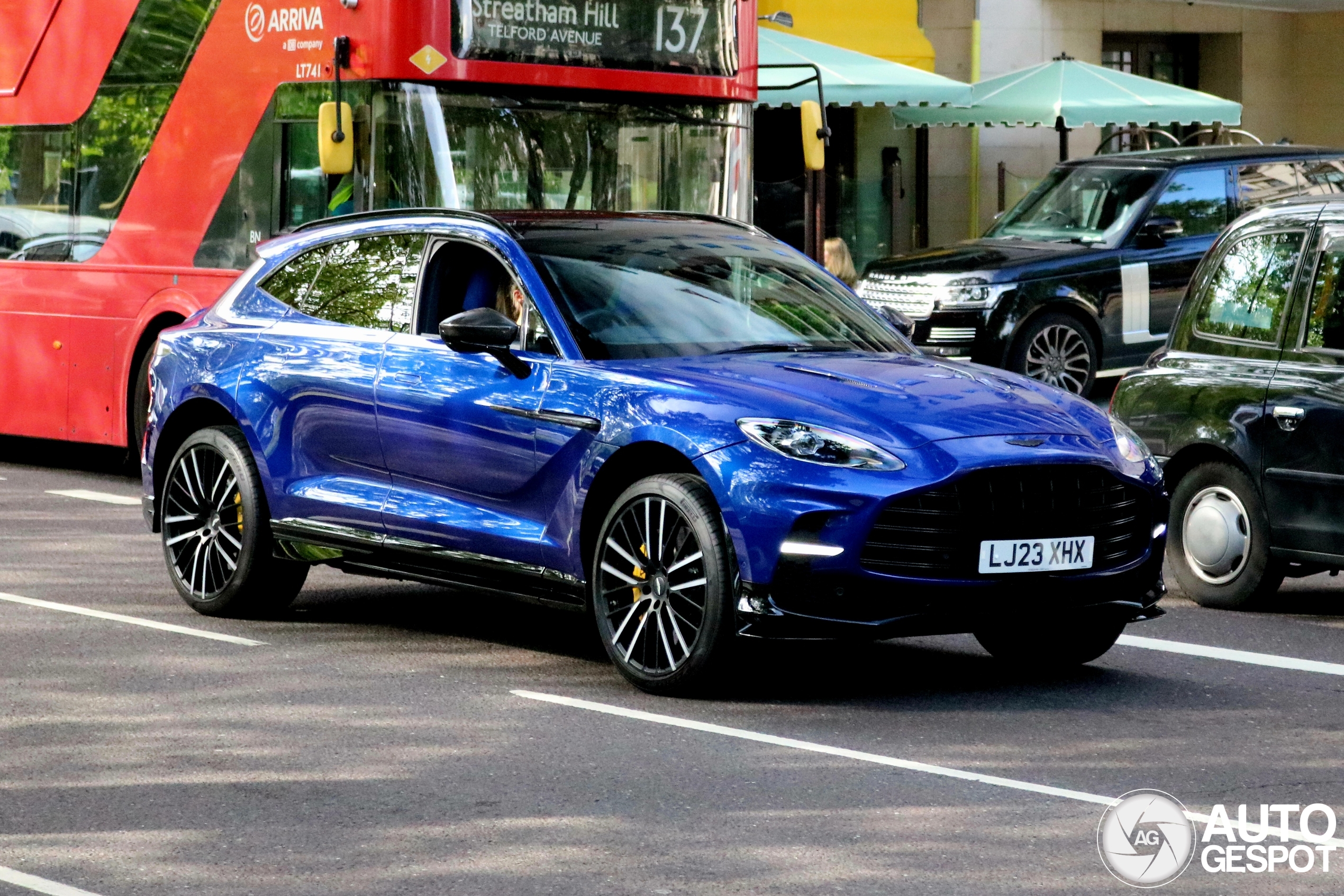 Aston Martin DBX707