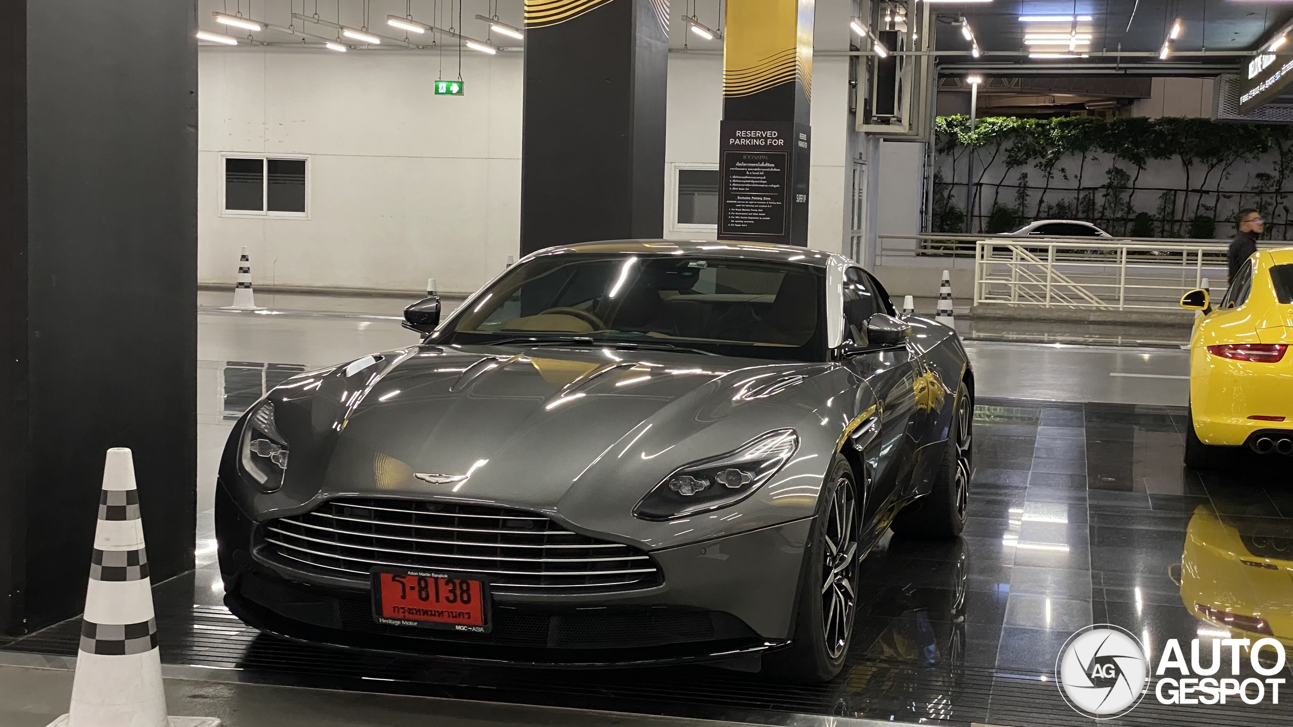 Aston Martin DB11