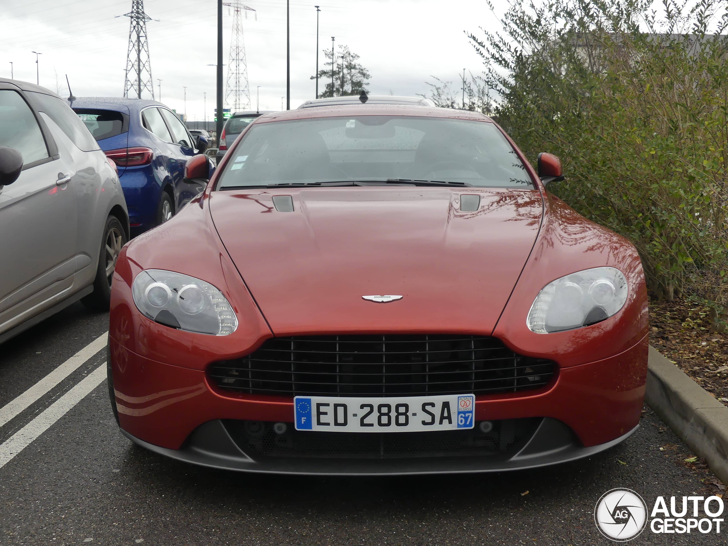 Aston Martin V8 Vantage 2012