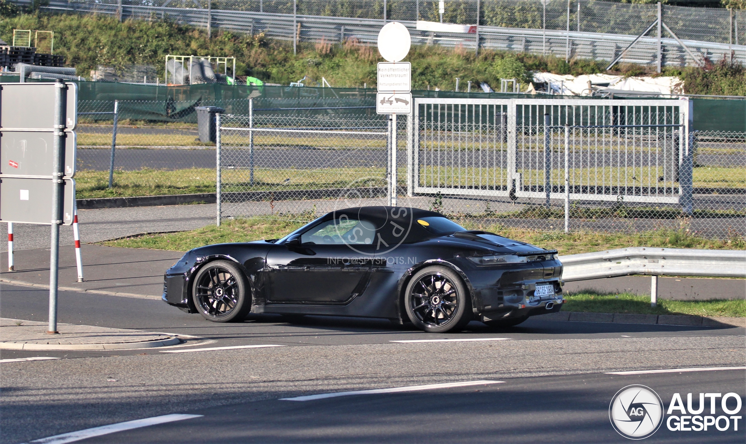 Porsche 718 Boxster EV 2025