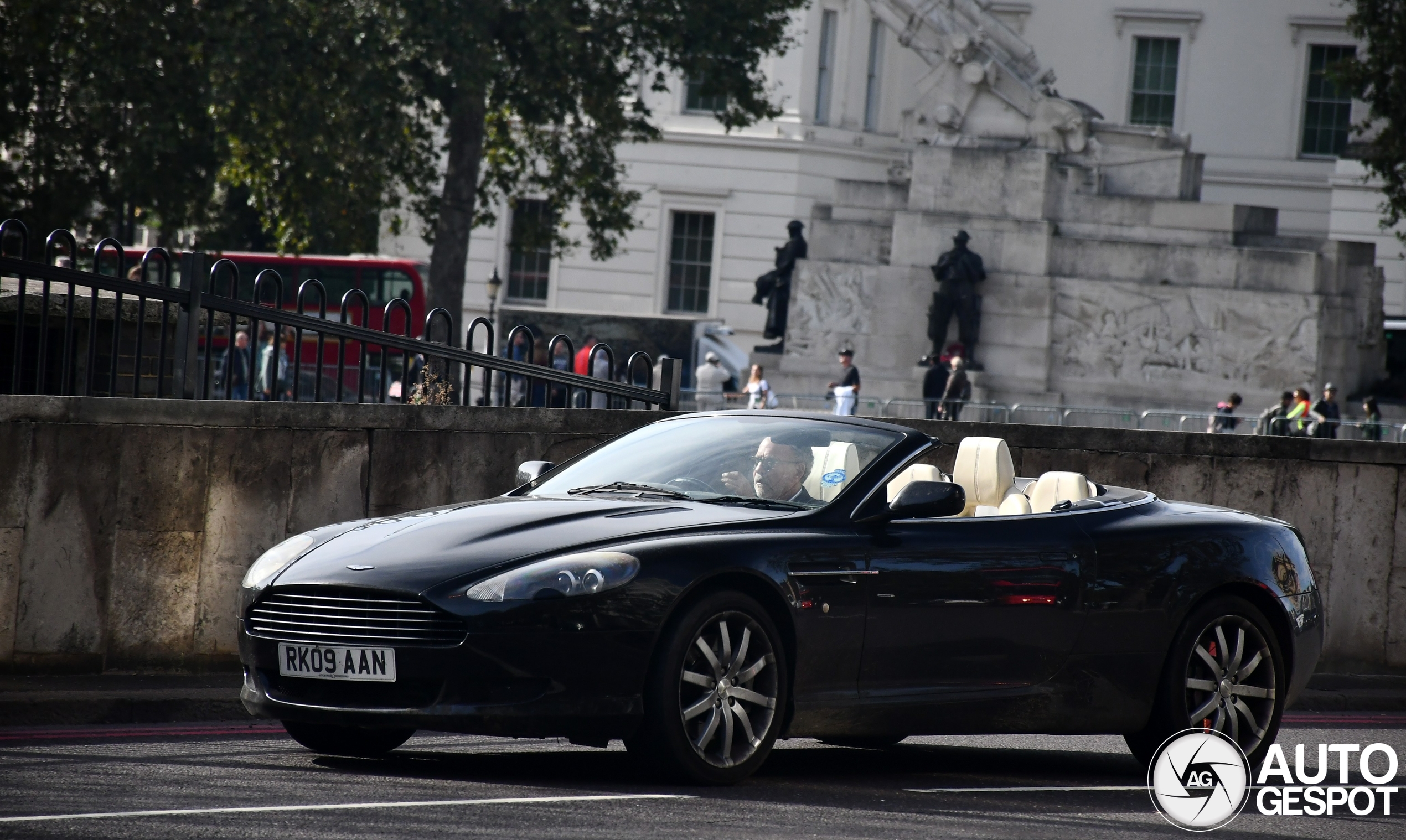 Aston Martin DB9 Volante