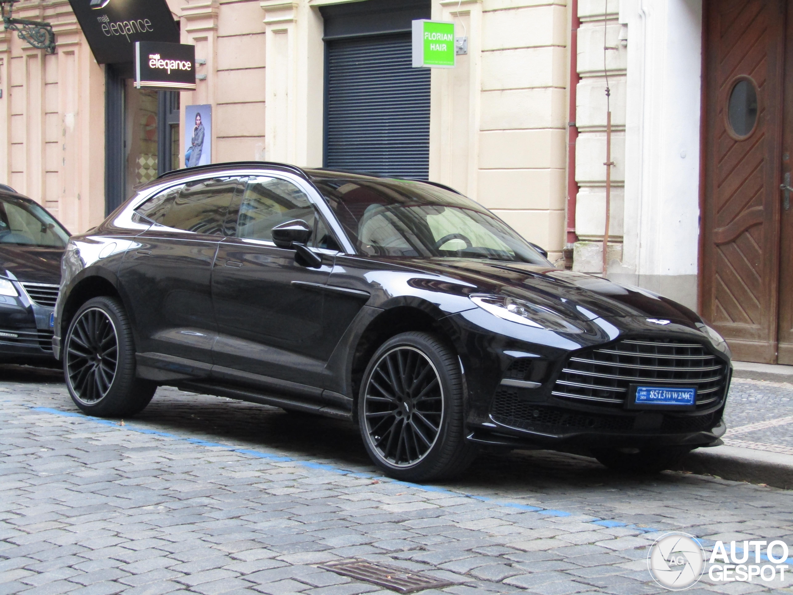 Aston Martin DBX707