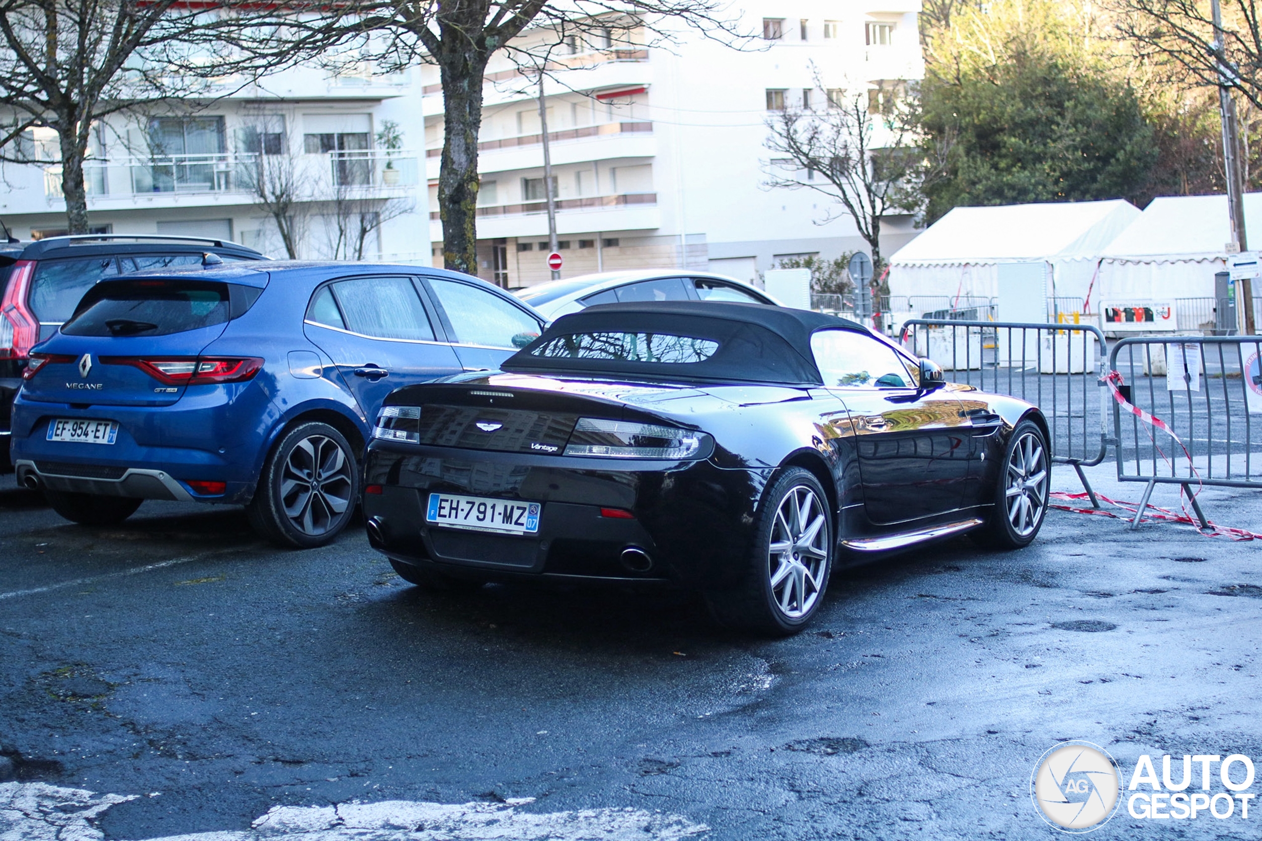 Aston Martin V8 Vantage Roadster 2012