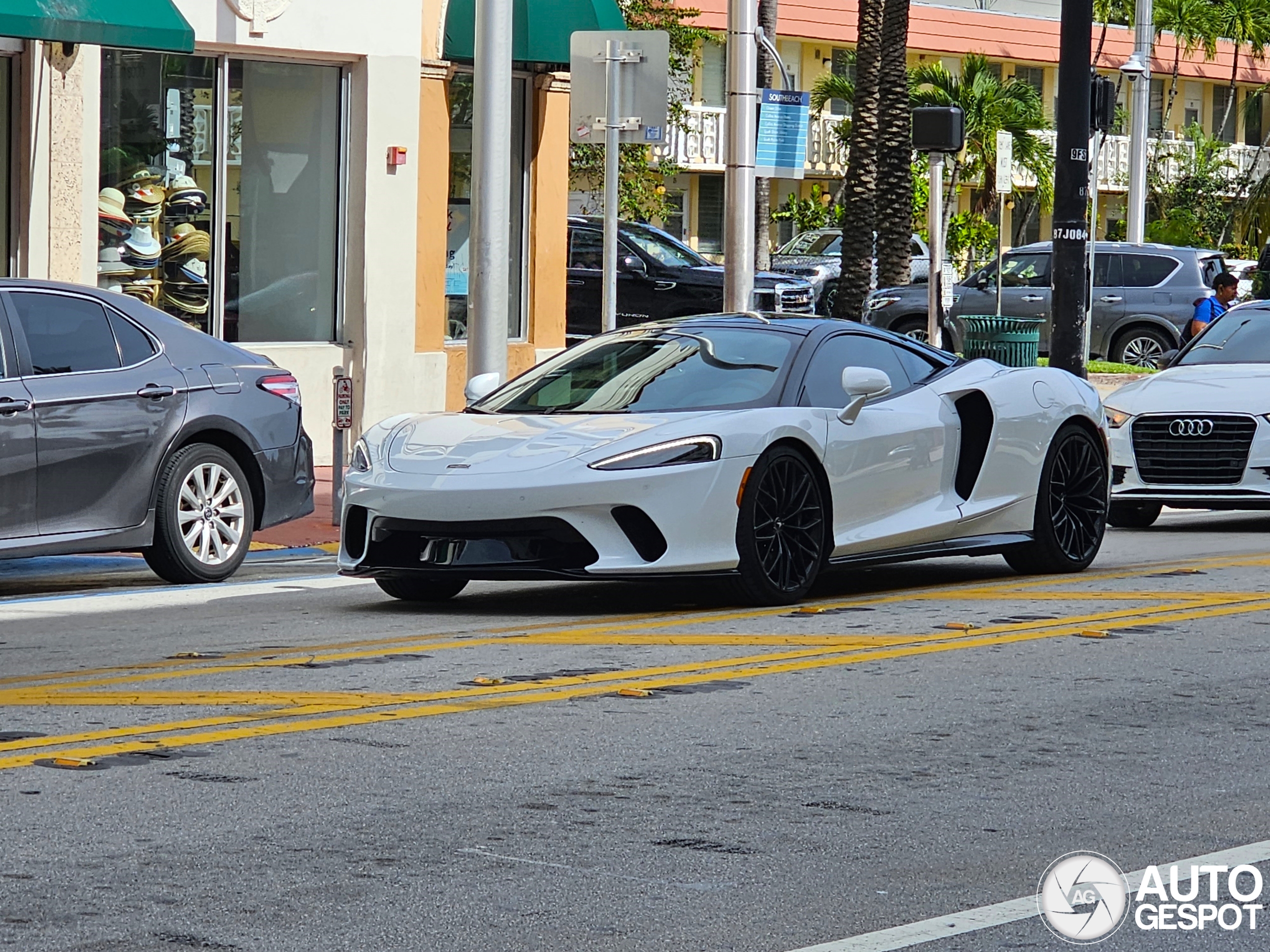 McLaren GT