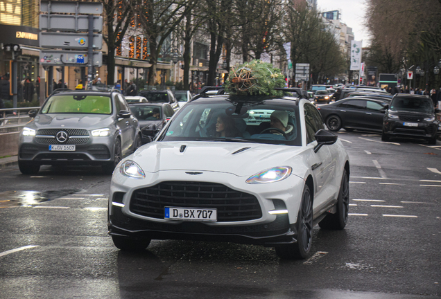 Aston Martin DBX707