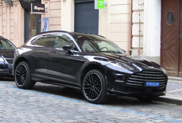 Aston Martin DBX707