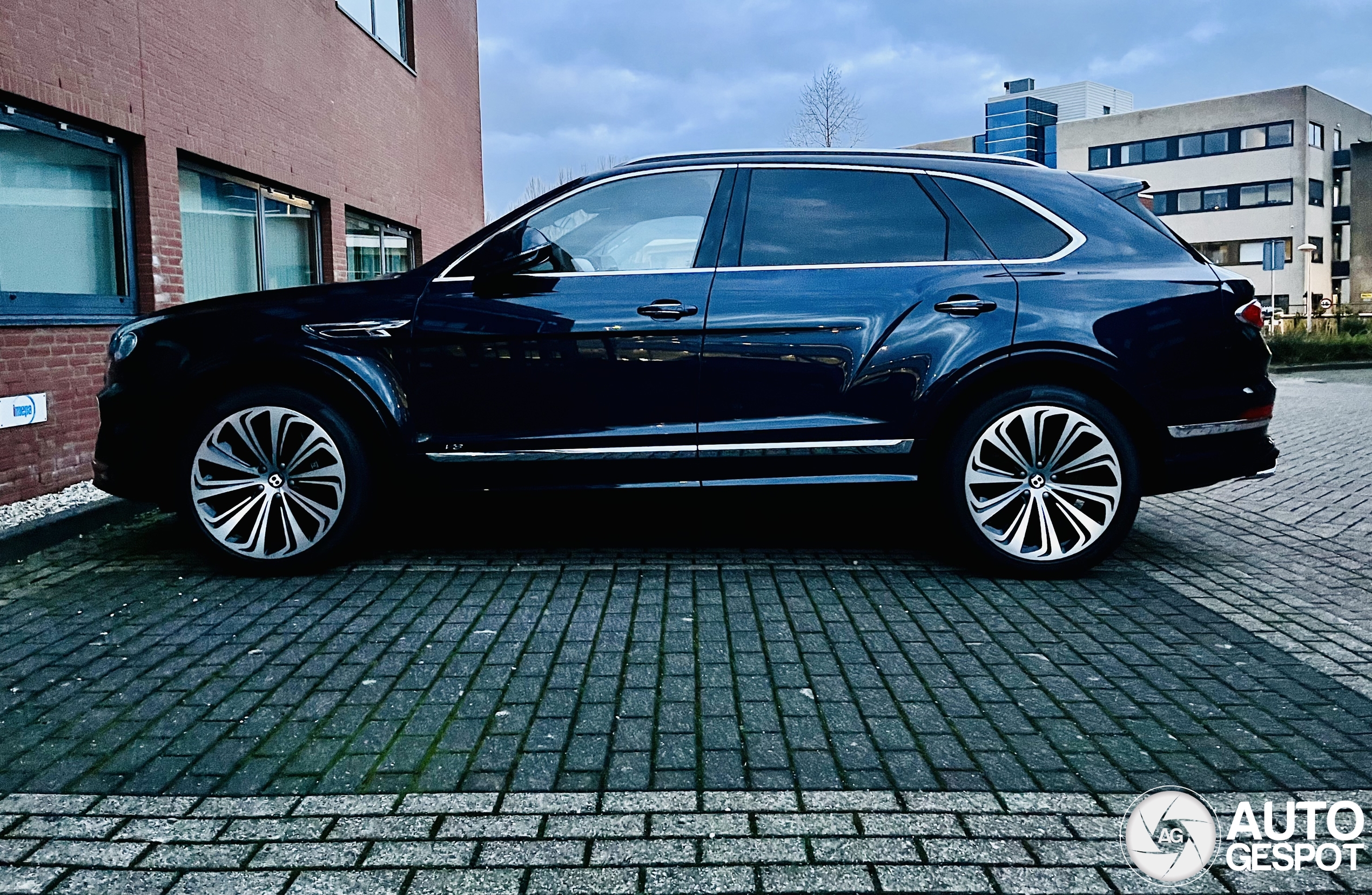 Bentley Bentayga V8 2021