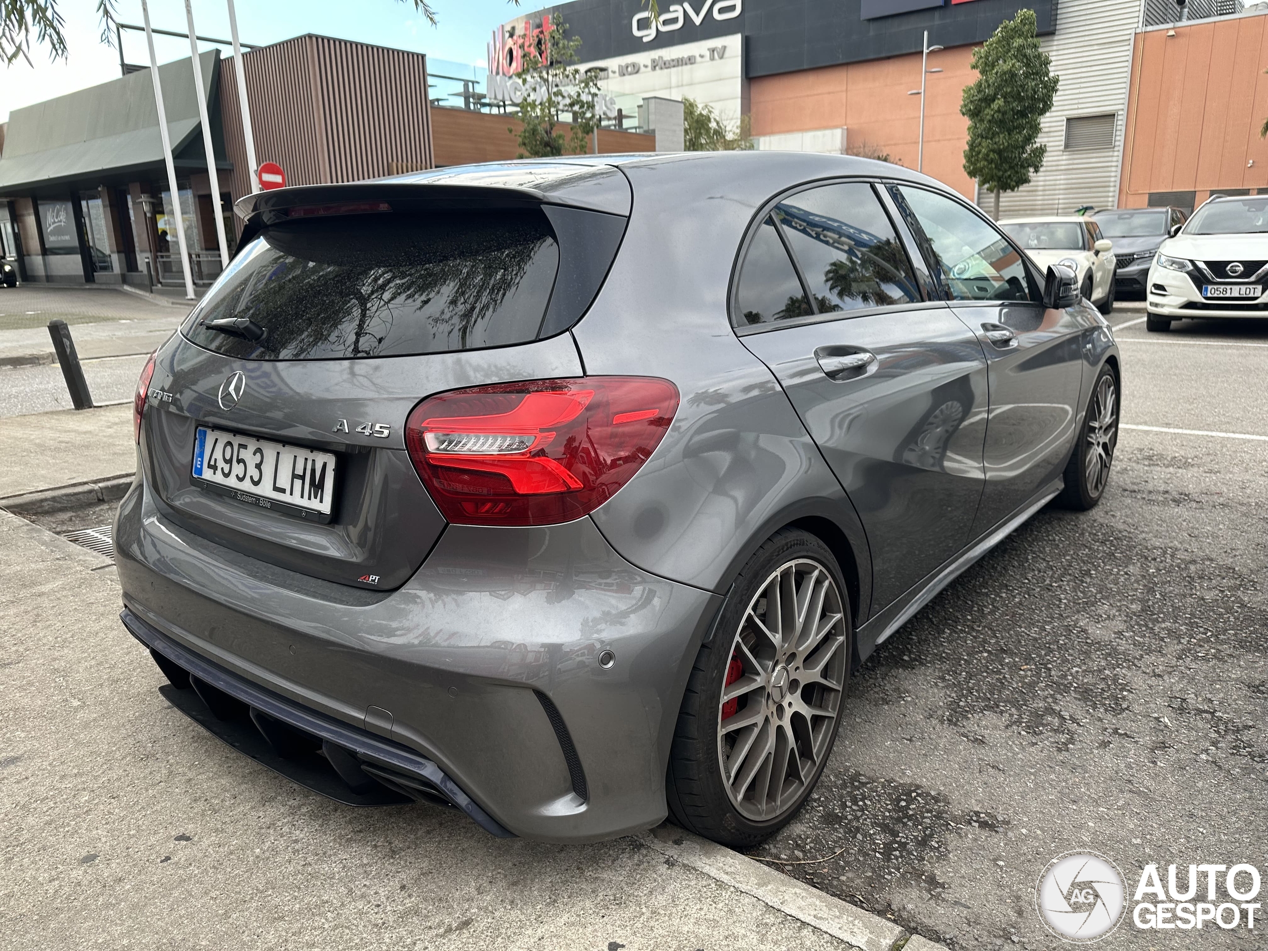 Mercedes-AMG A 45 W176 2015