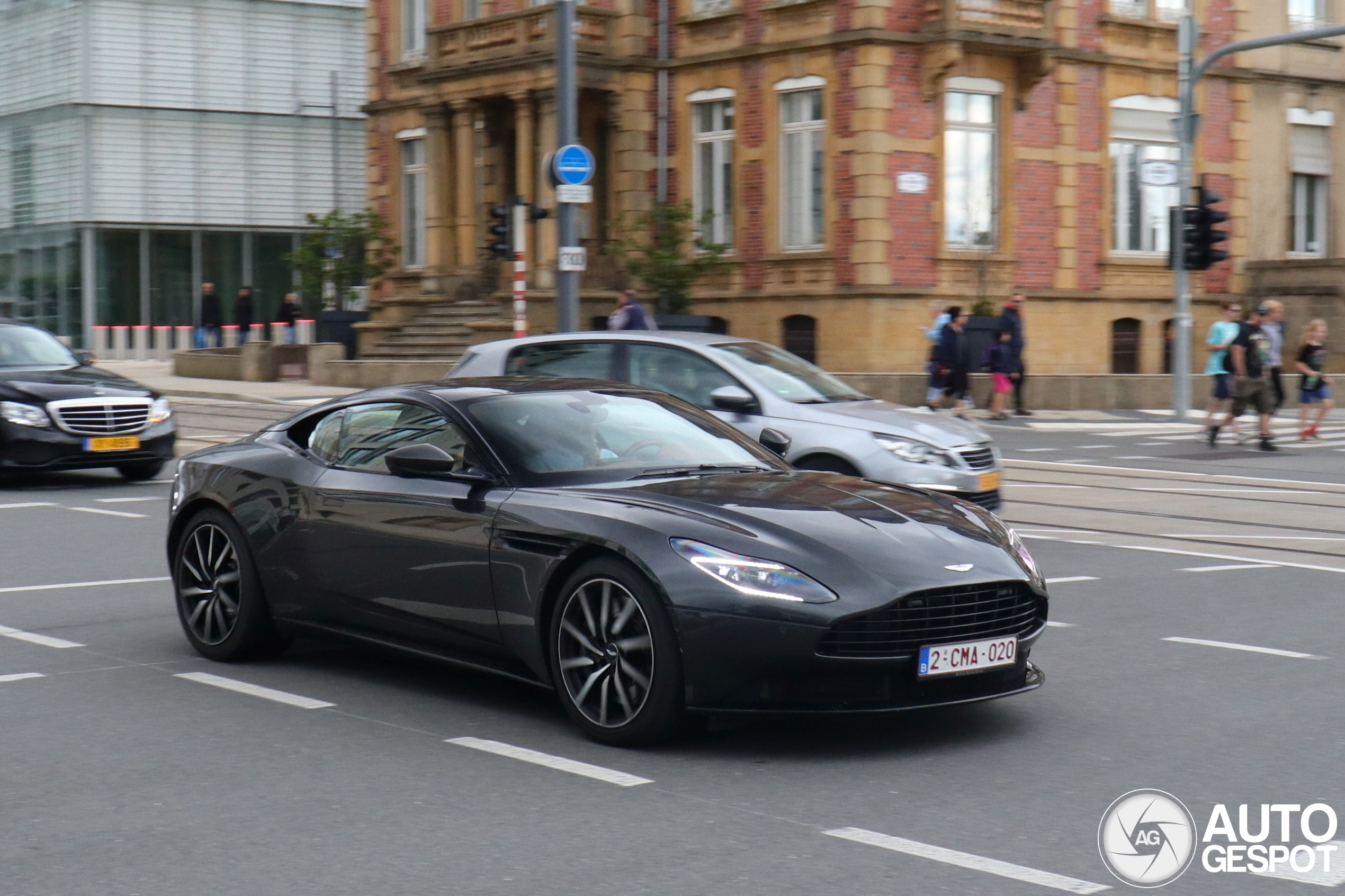 Aston Martin DB11 V8