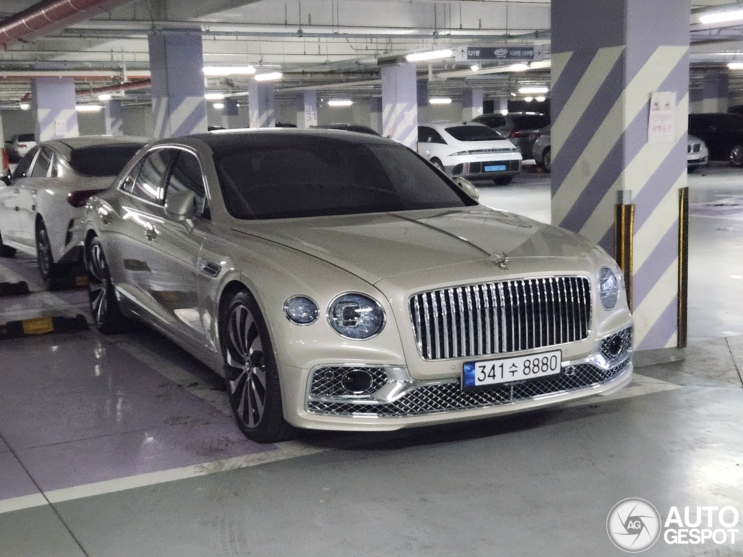 Bentley Flying Spur V8 Azure