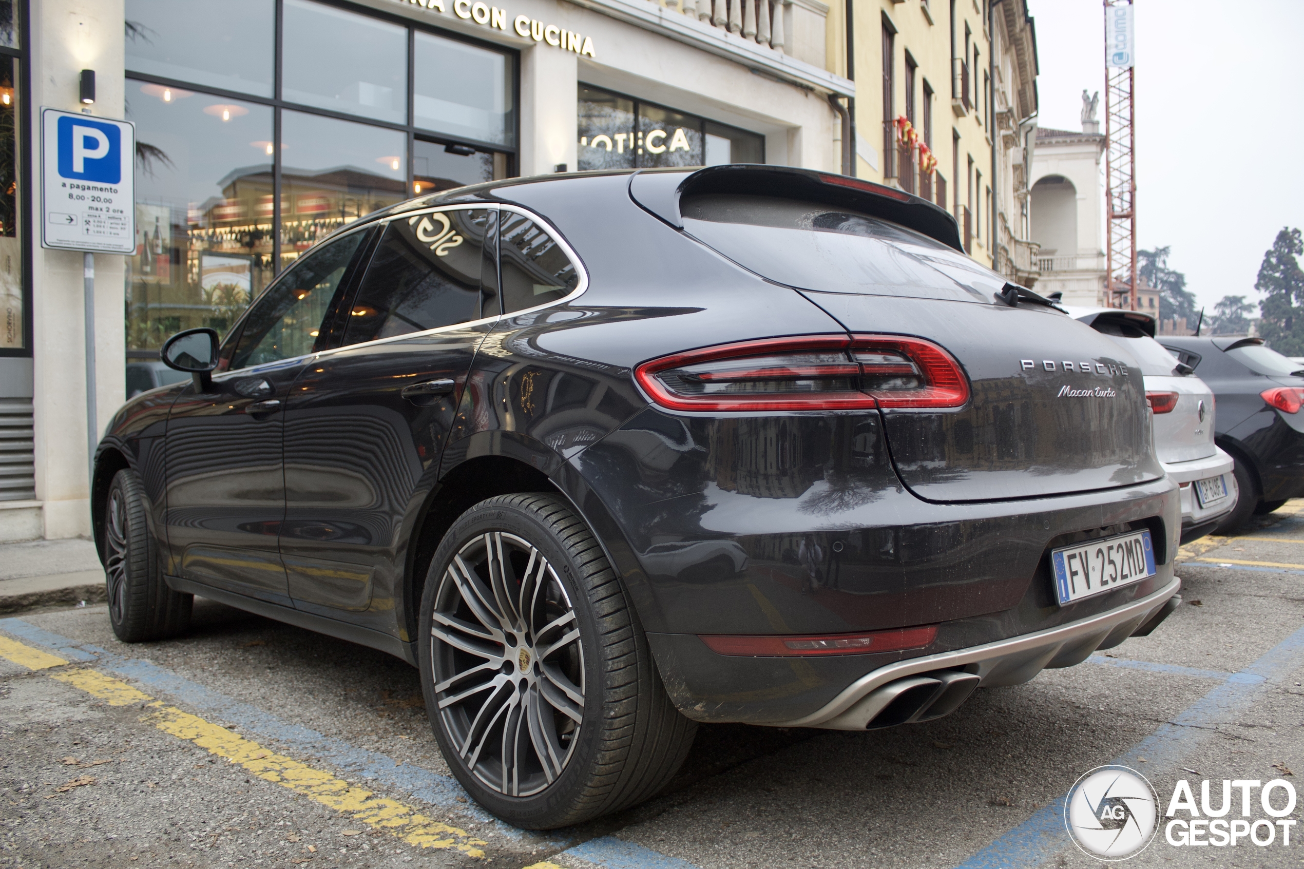 Porsche 95B Macan Turbo