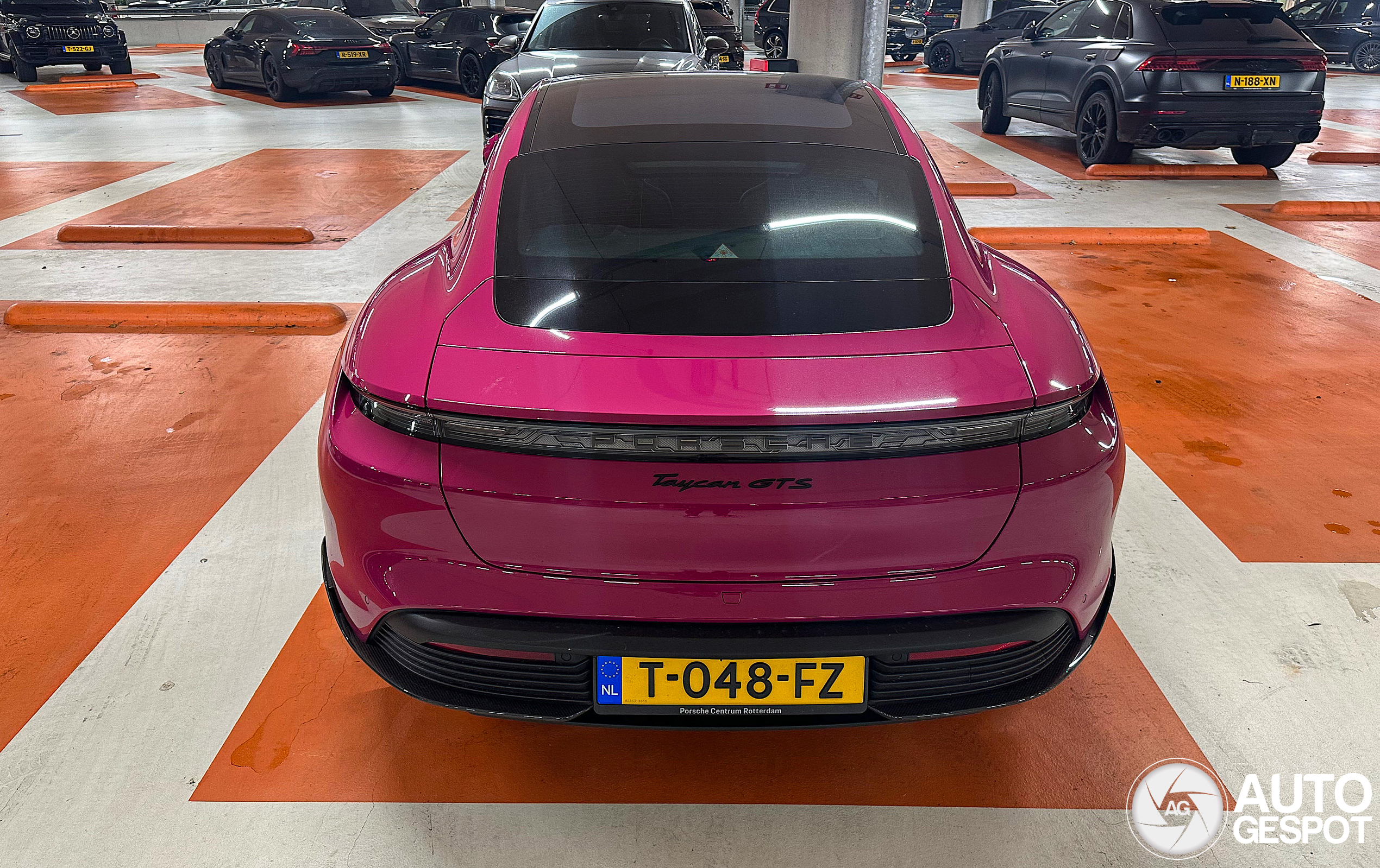 Tweemaal gespot: Unieke Porsche Taycan in Nederland