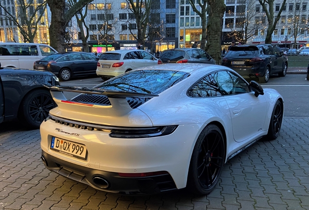 Porsche 992 Carrera GTS