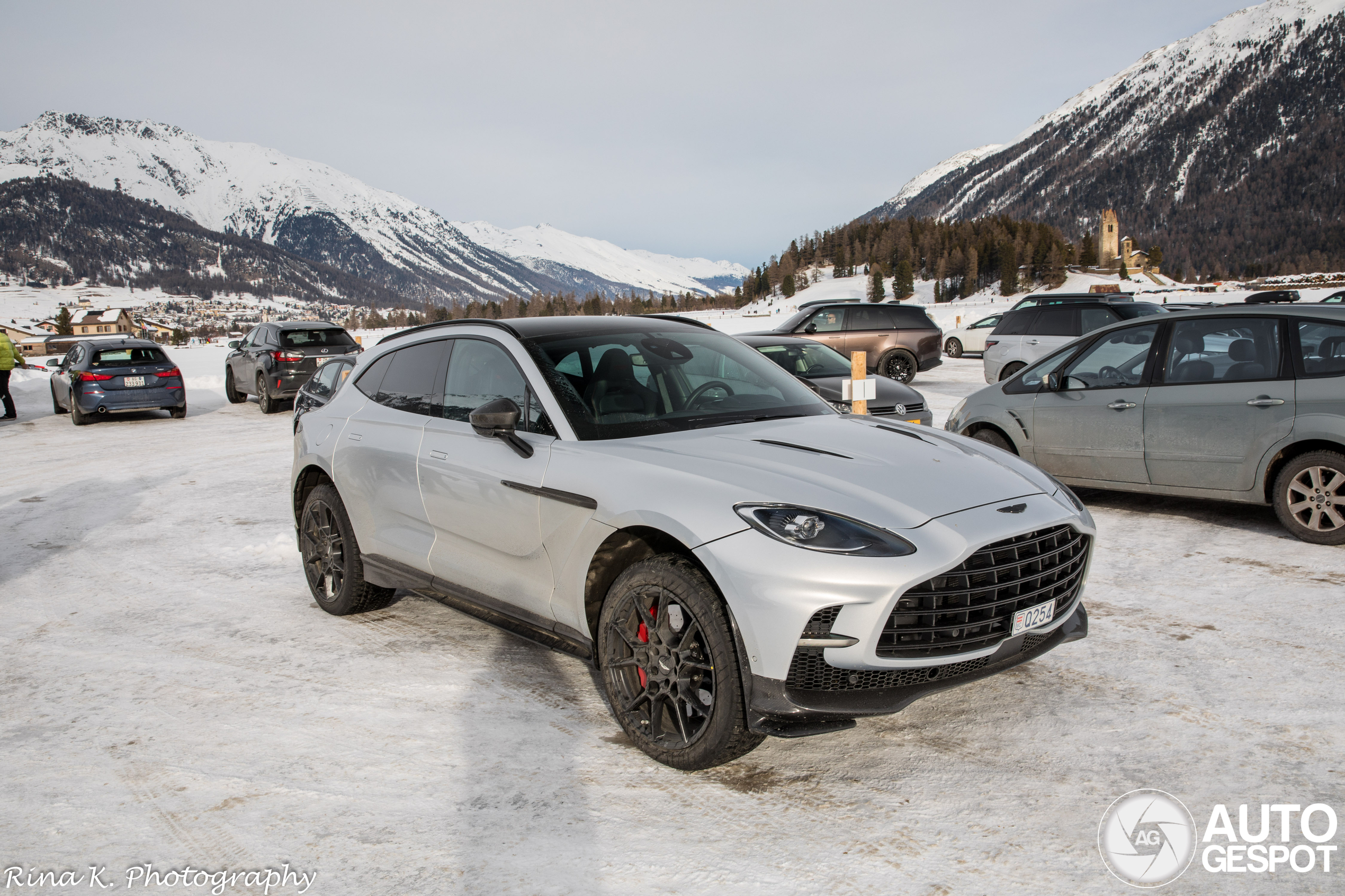 Aston Martin DBX707