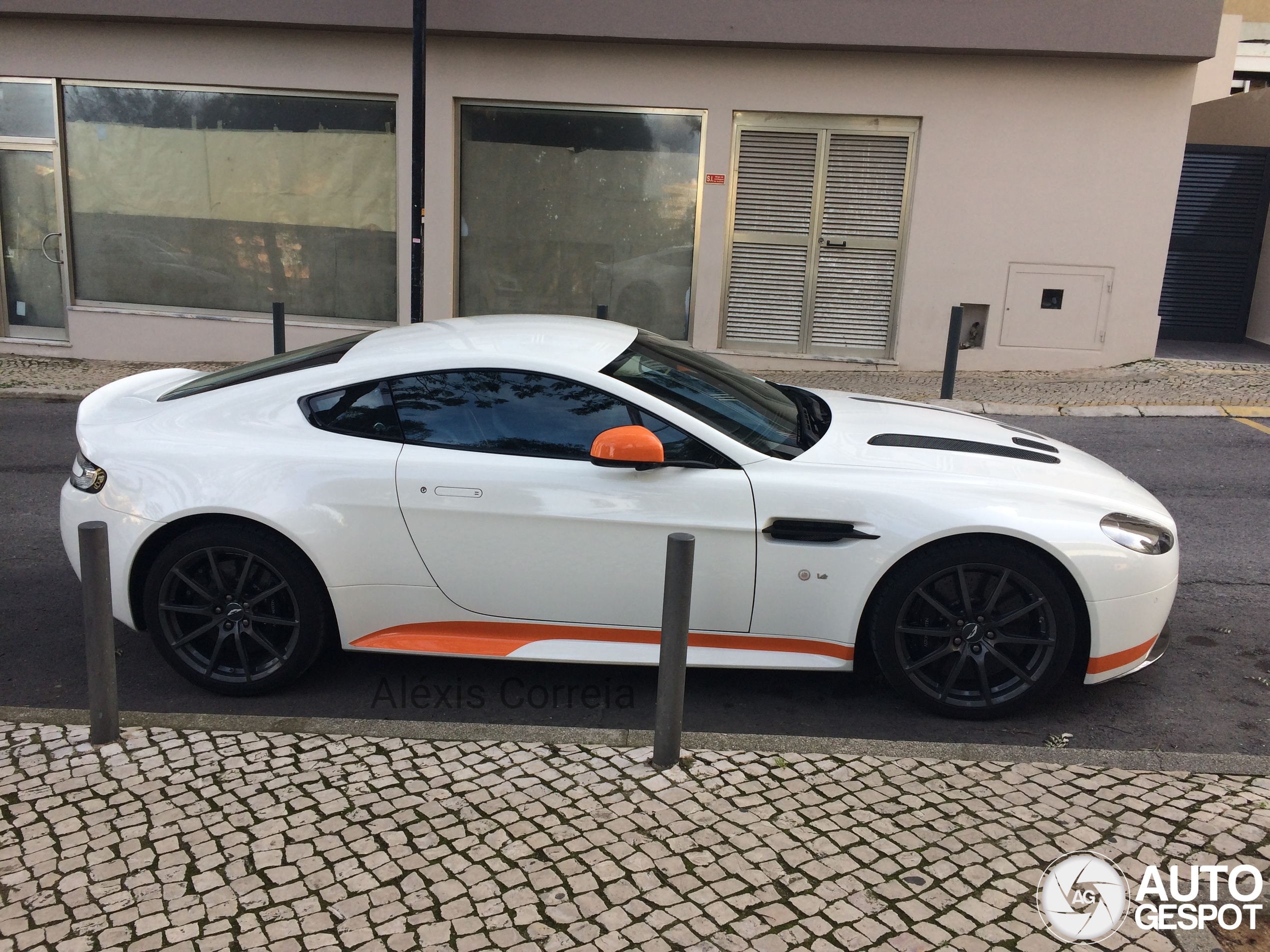 Aston Martin V12 Vantage S