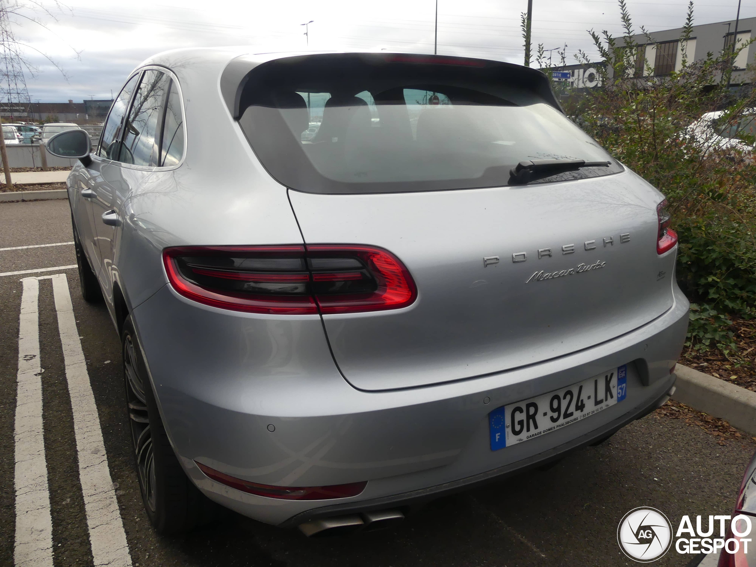 Porsche 95B Macan Turbo