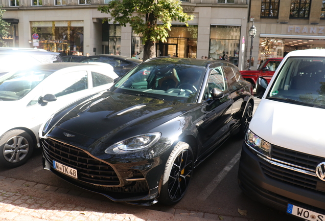 Aston Martin DBX707