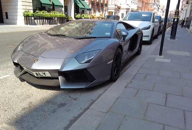 Lamborghini Aventador LP700-4