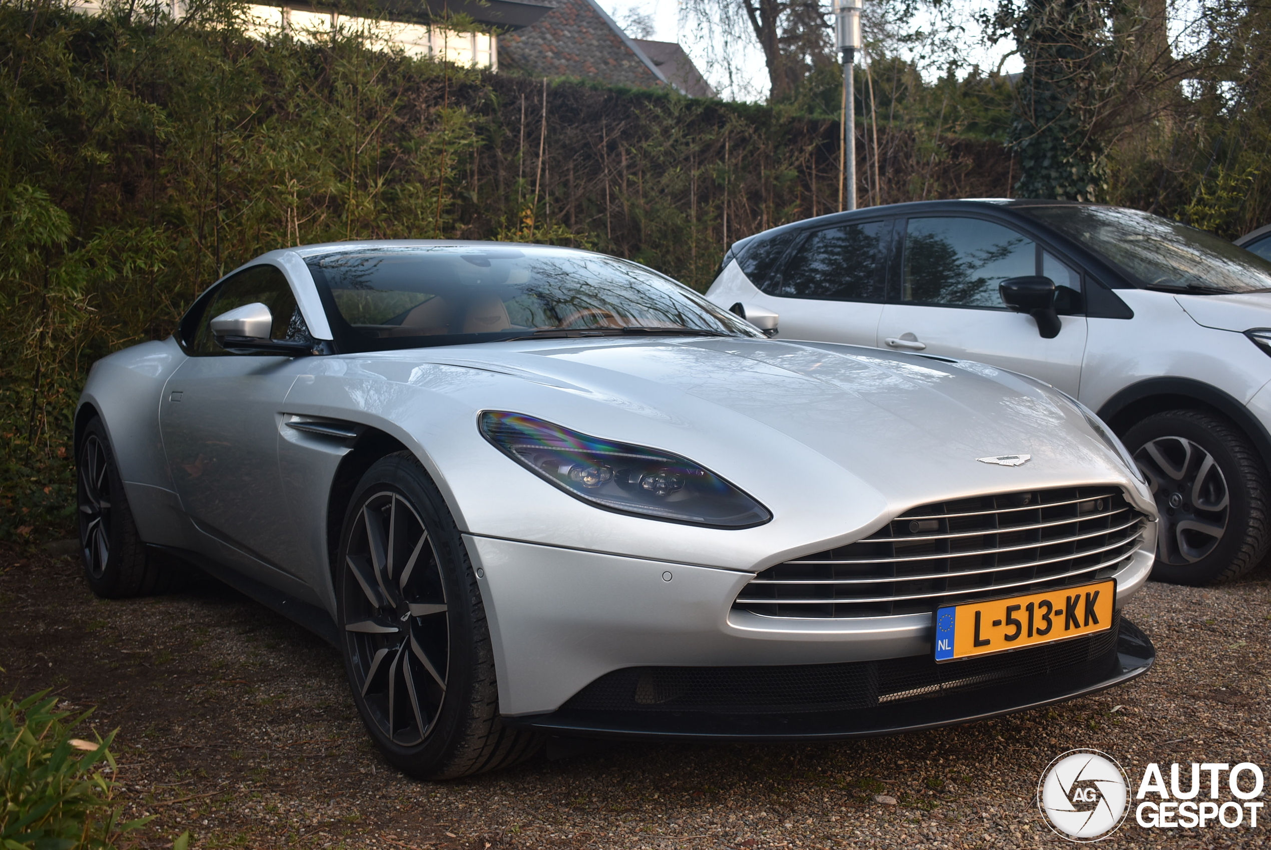 Aston Martin DB11 V8