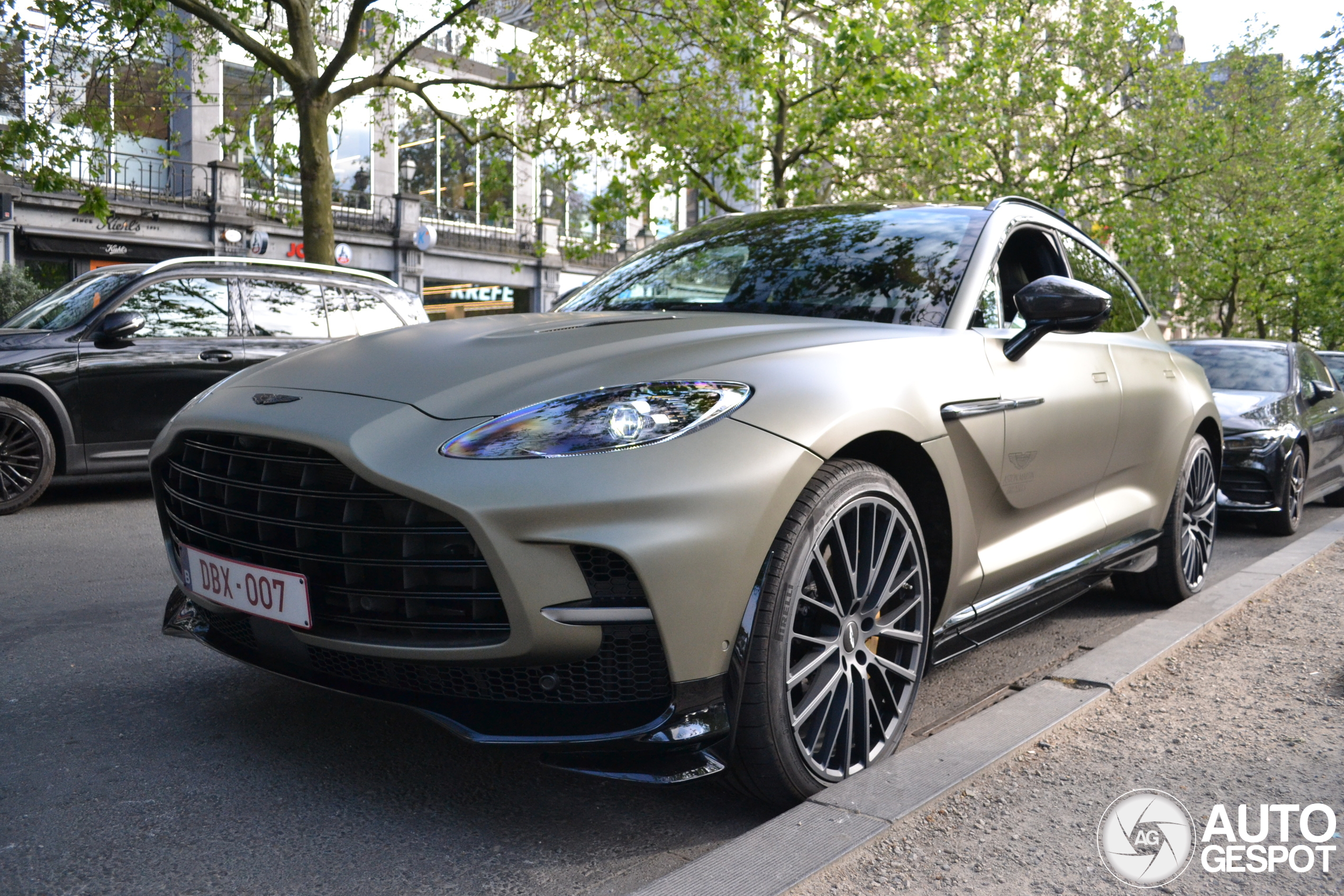 Aston Martin DBX707