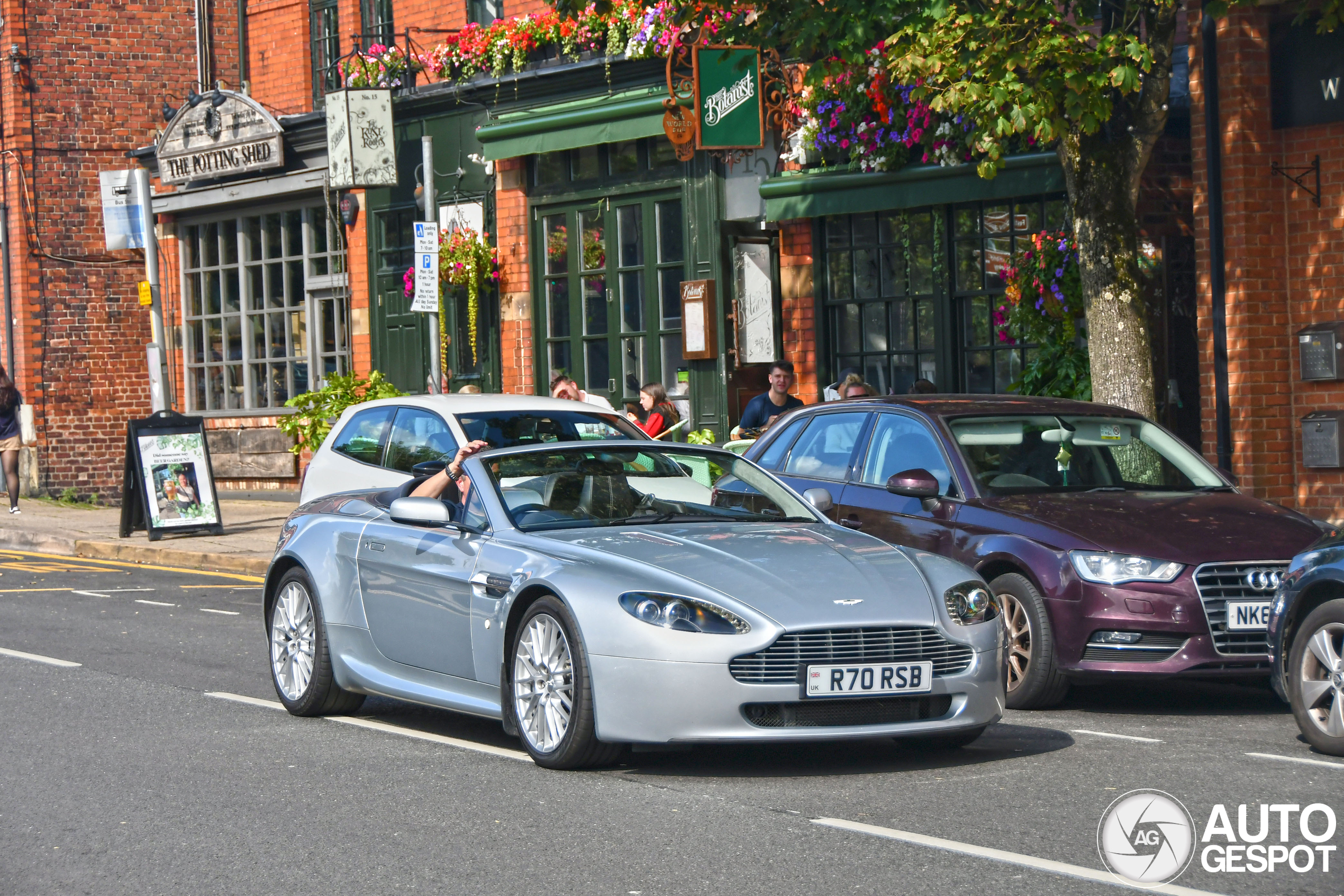 Aston Martin V8 Vantage Roadster