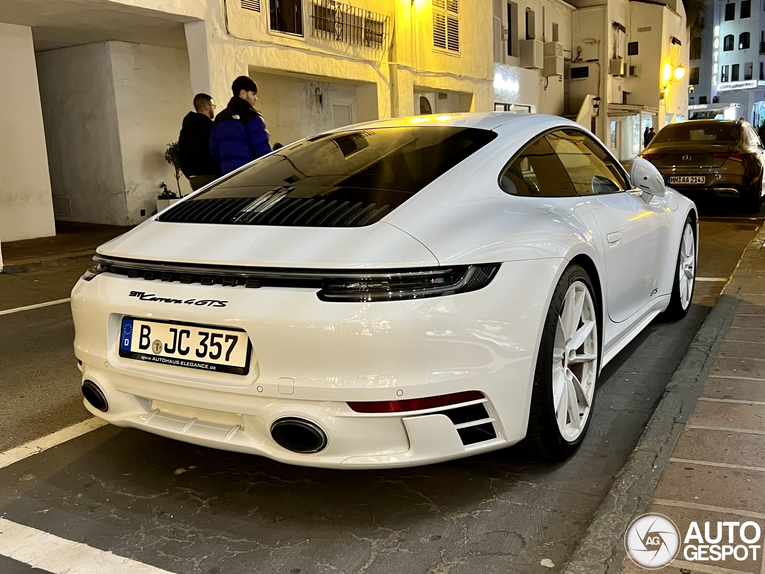 Porsche 992 Carrera 4 GTS