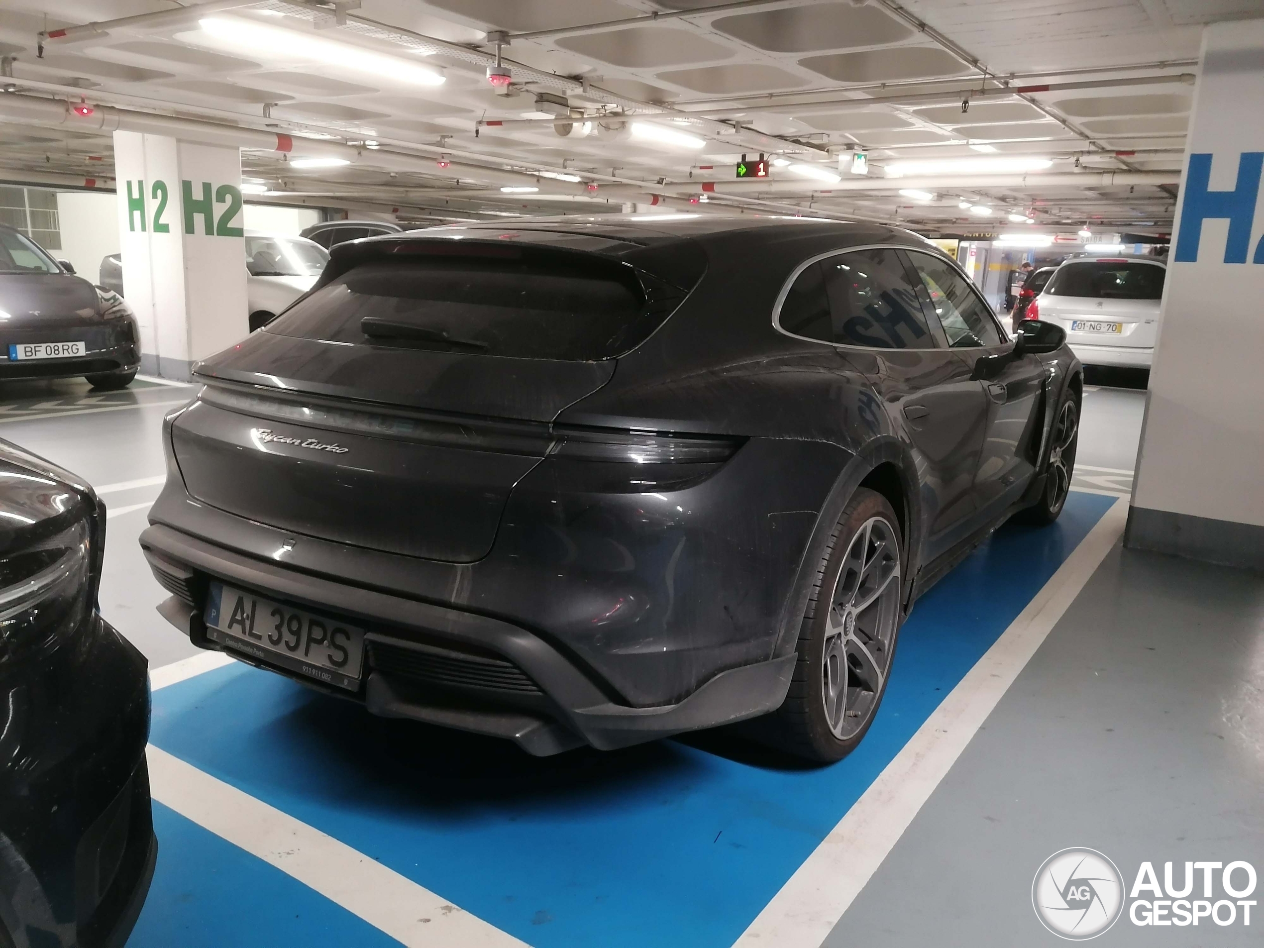 Porsche Taycan Turbo Cross Turismo