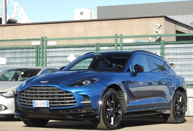 Aston Martin DBX707