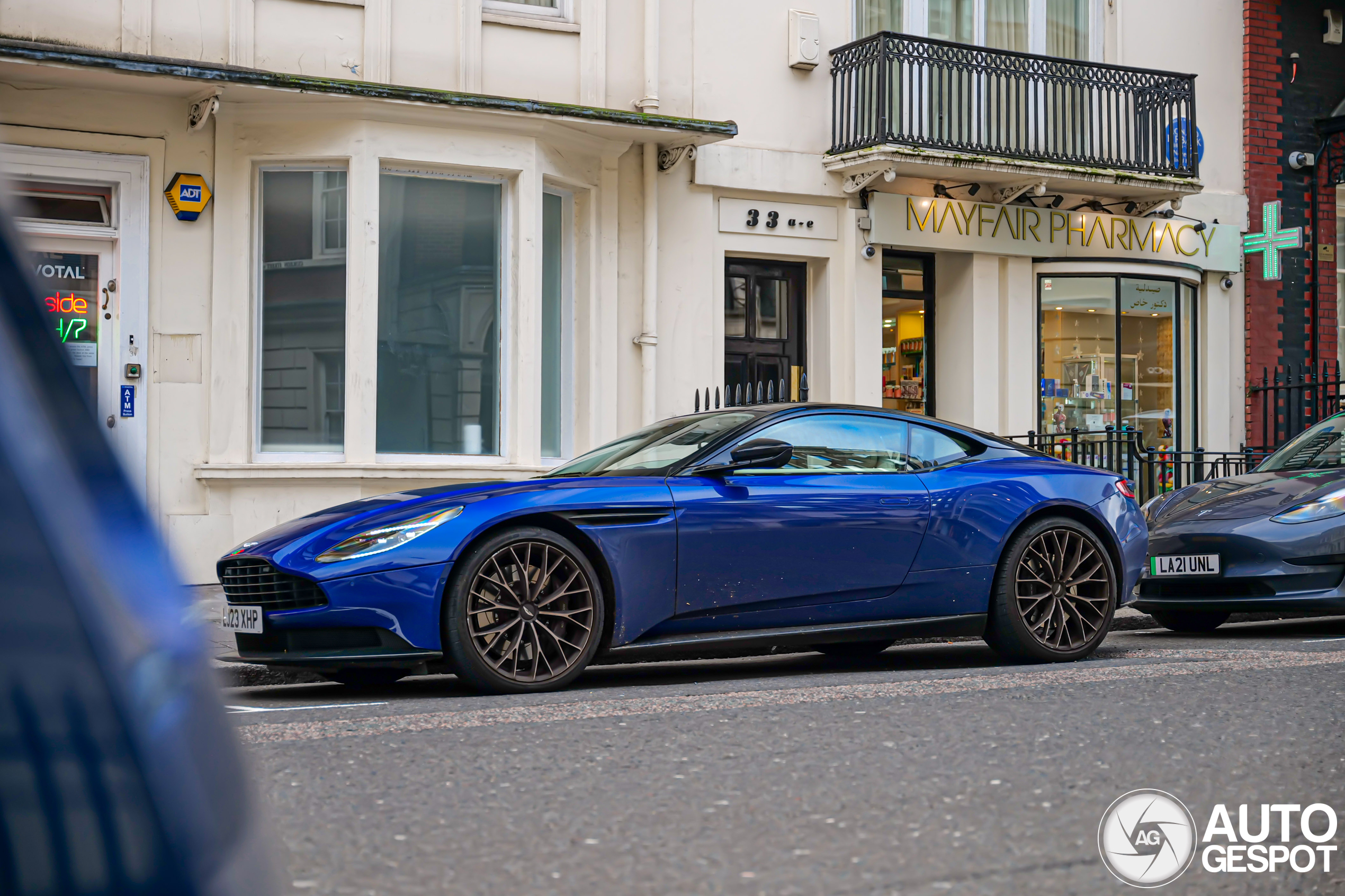 Aston Martin DB11 V8