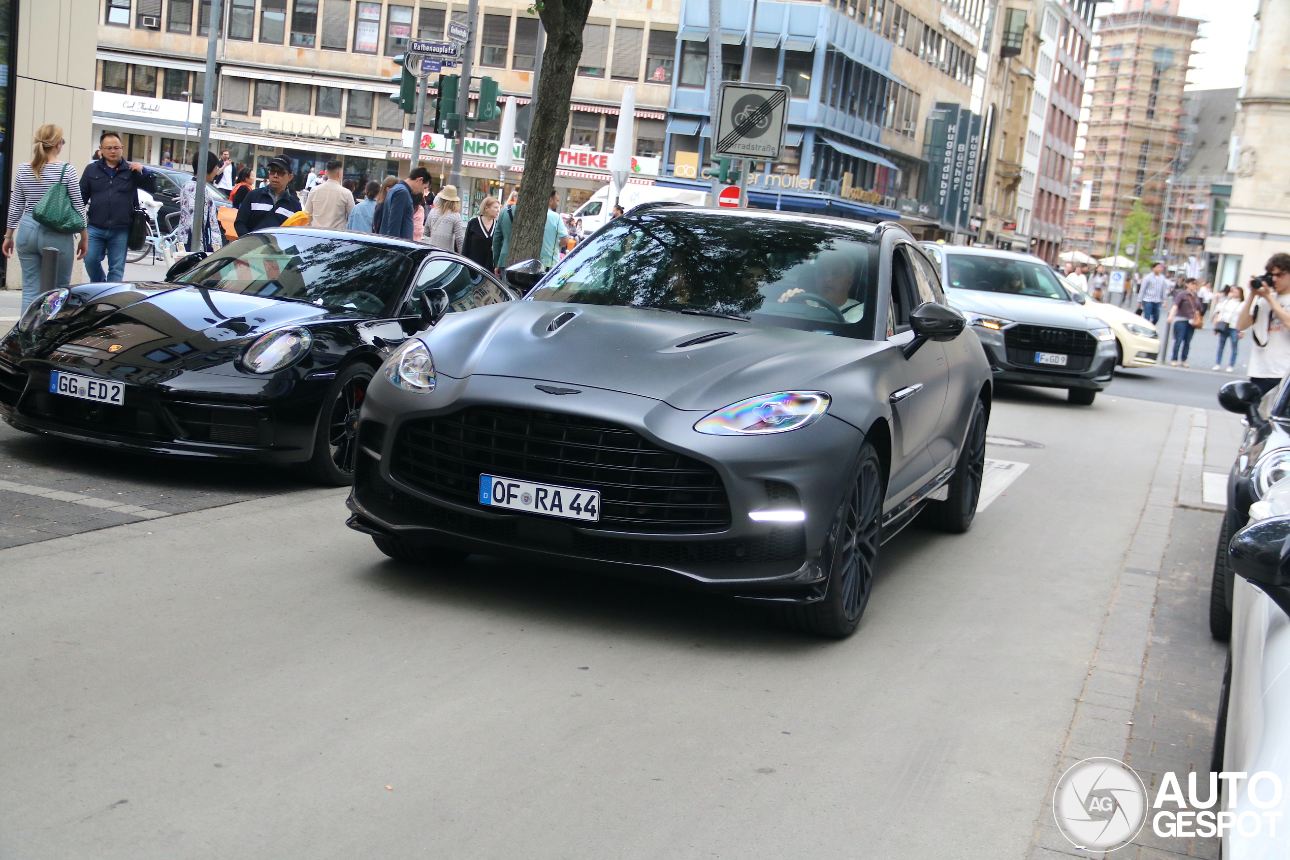 Aston Martin DBX707