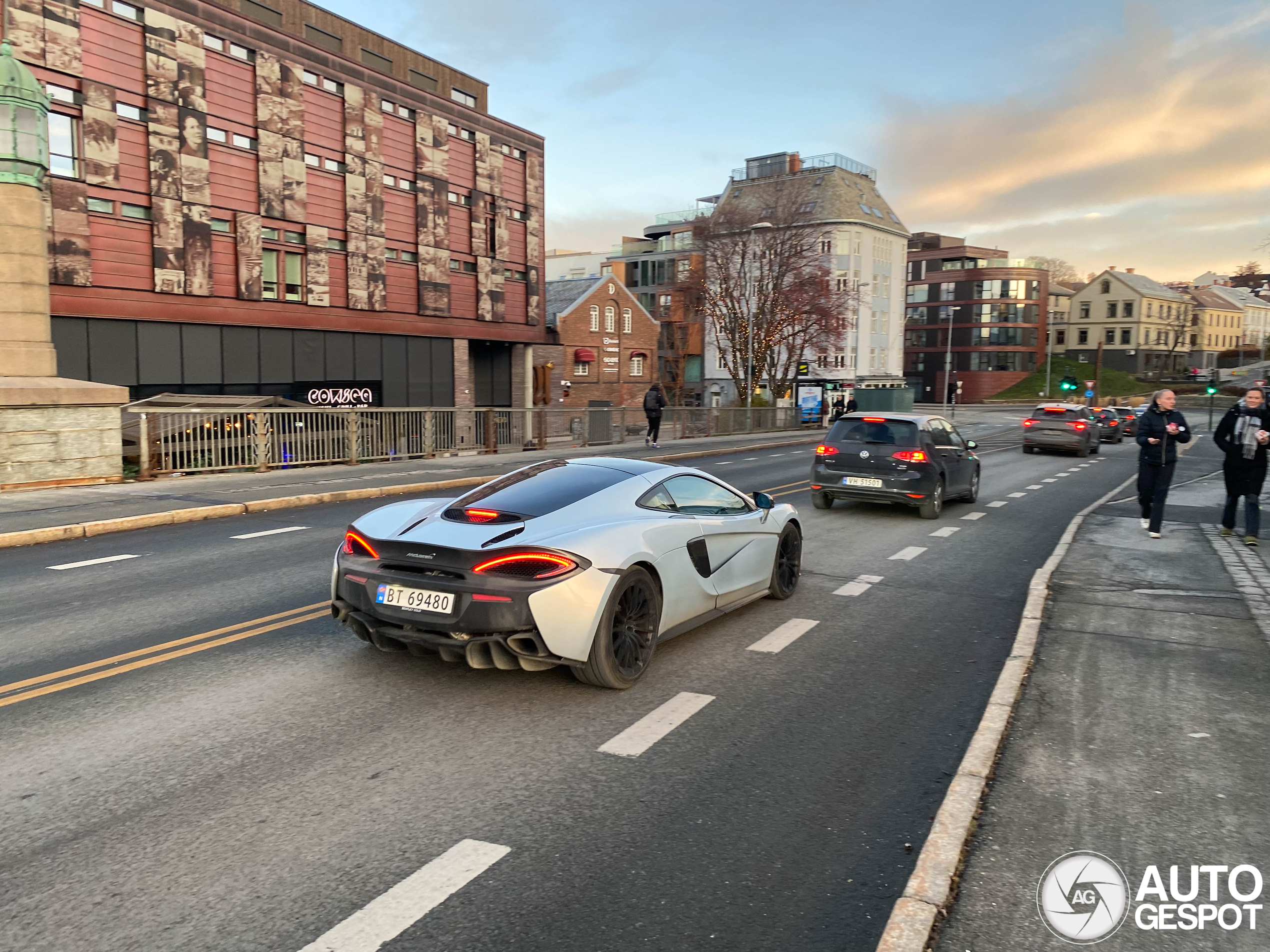 McLaren 570GT