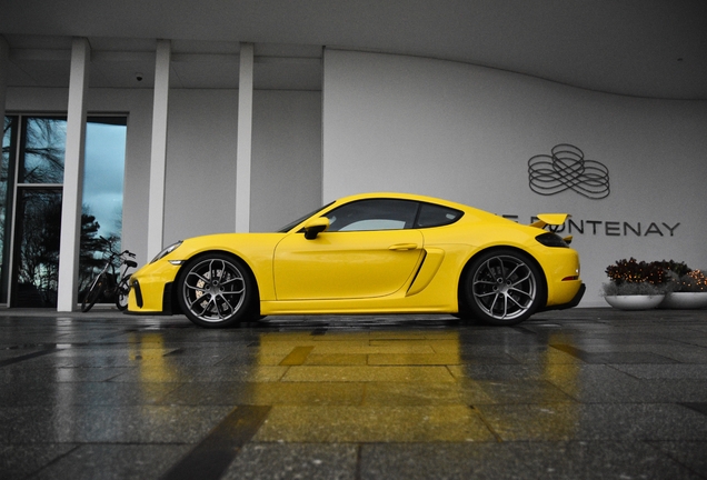 Porsche 718 Cayman GT4