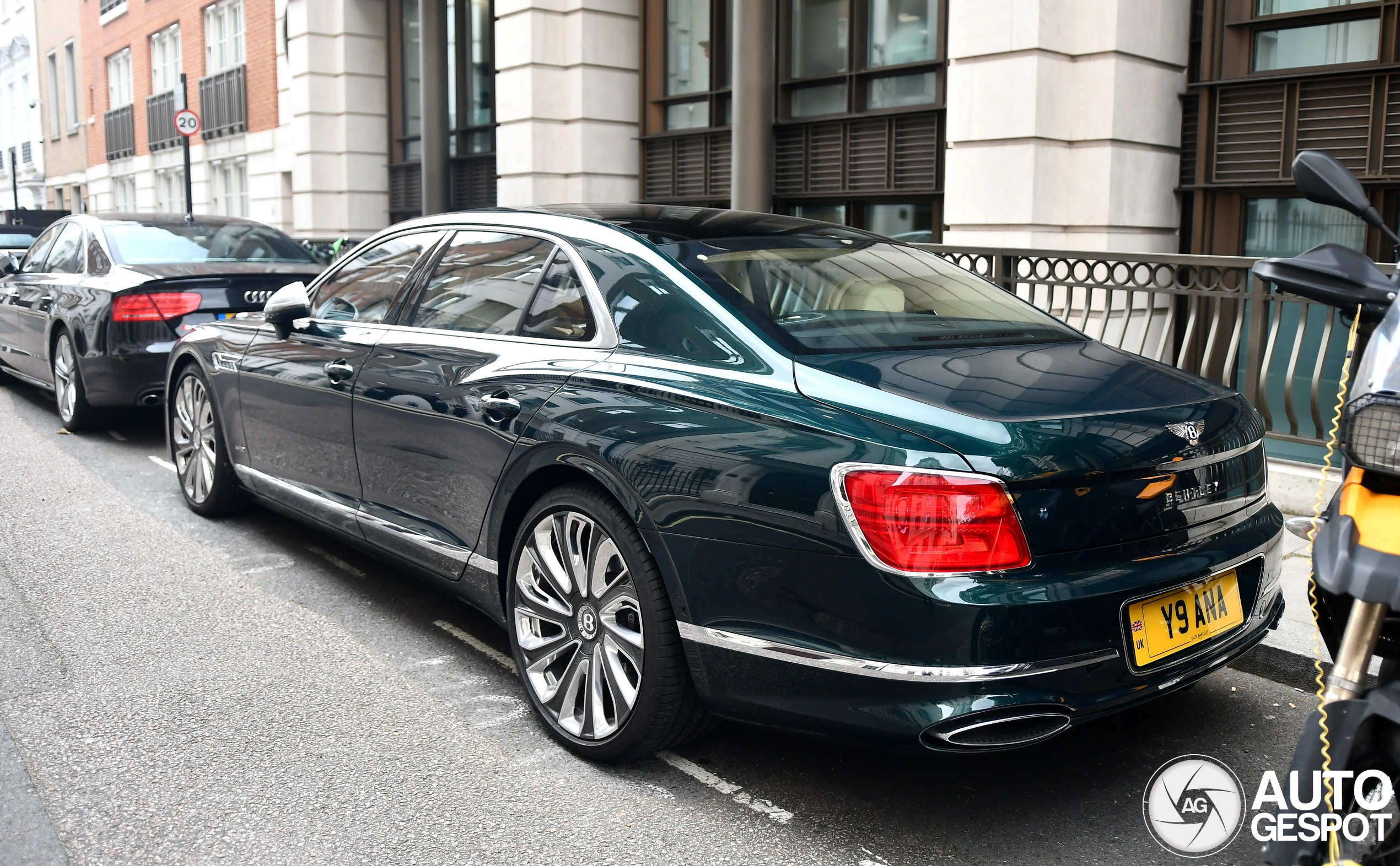 Bentley Flying Spur W12 2022 Mulliner - 31 December 2023