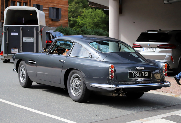 Aston Martin DB4