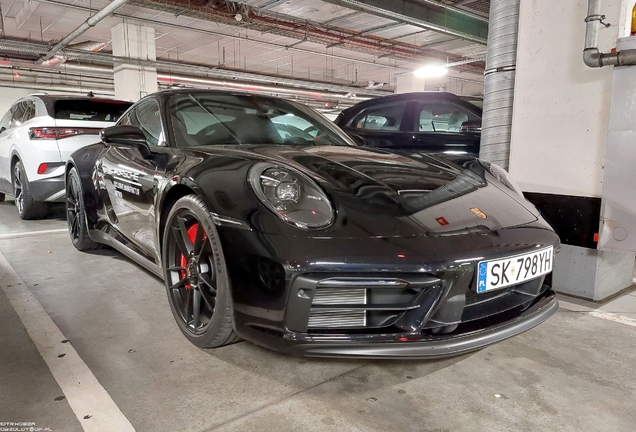 Porsche 992 Carrera 4 GTS