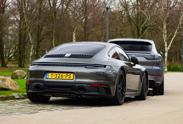 Porsche 992 Carrera 4 GTS