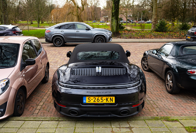 Porsche 992 Carrera 4 GTS Cabriolet