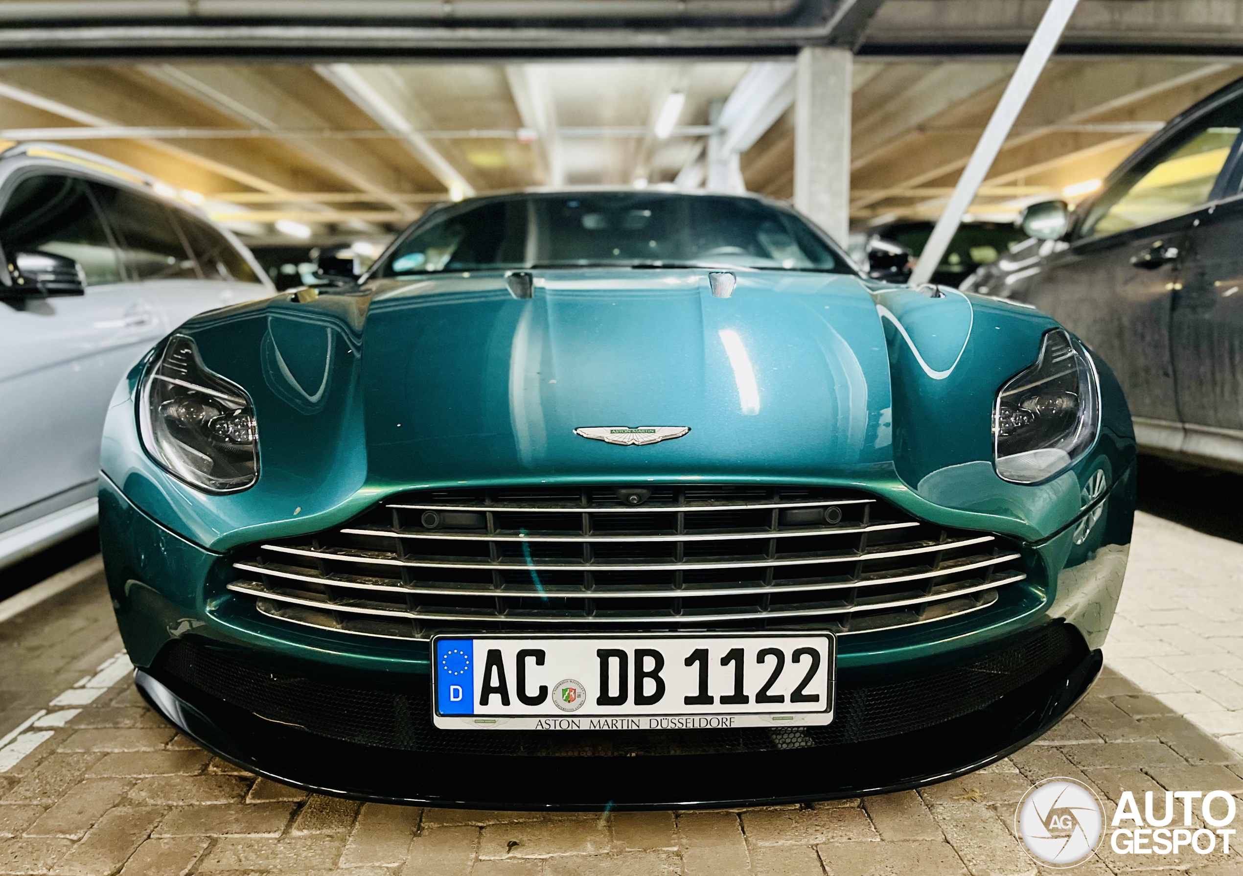 Aston Martin DB11