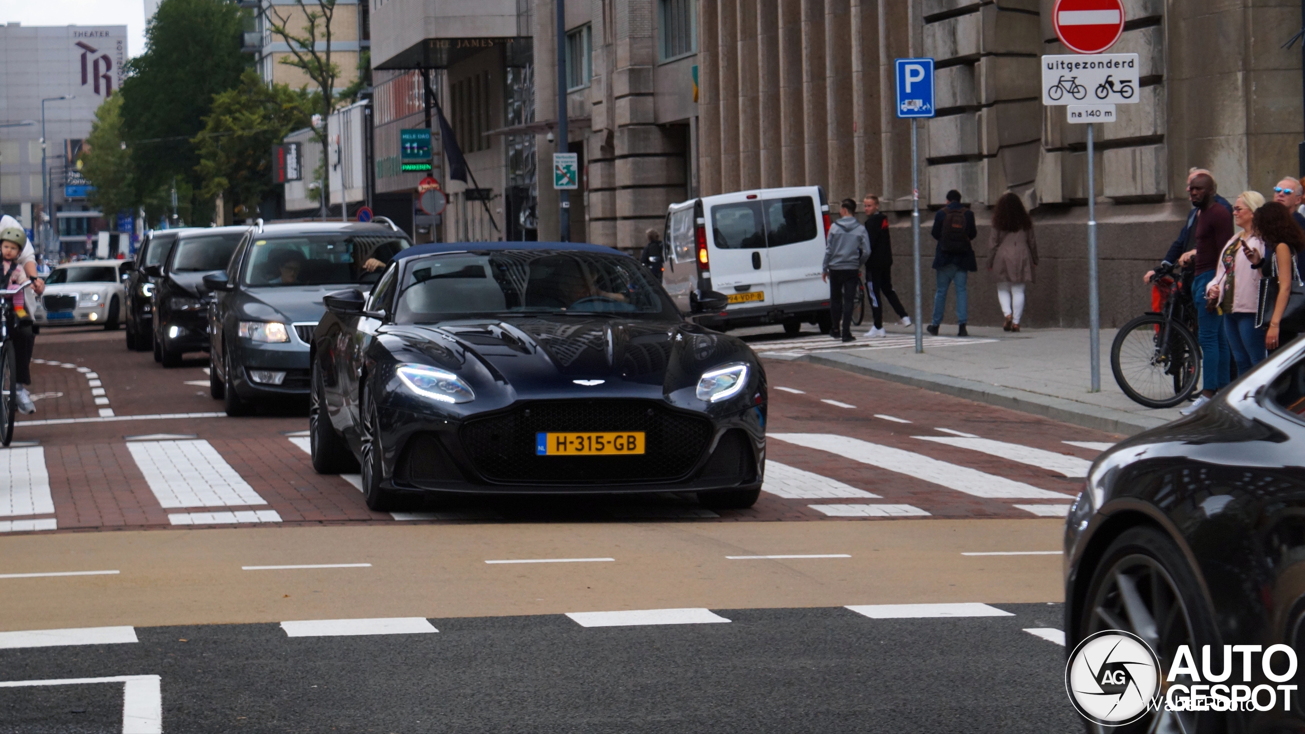 Aston Martin DBS Superleggera Volante