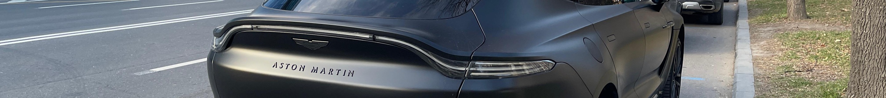 Aston Martin DBX707